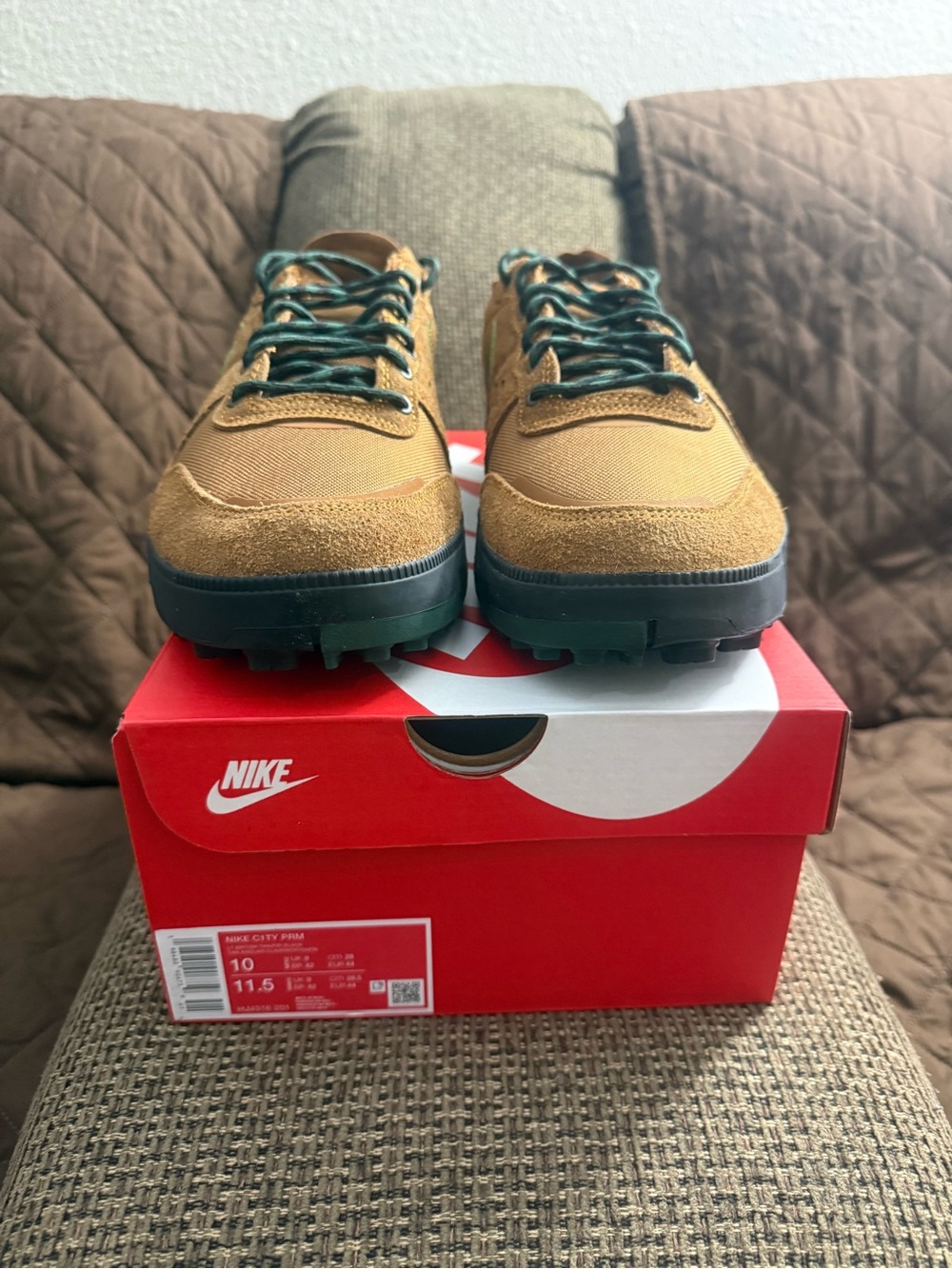 Nike Men’s Tan and Black Low-Top Sneakers